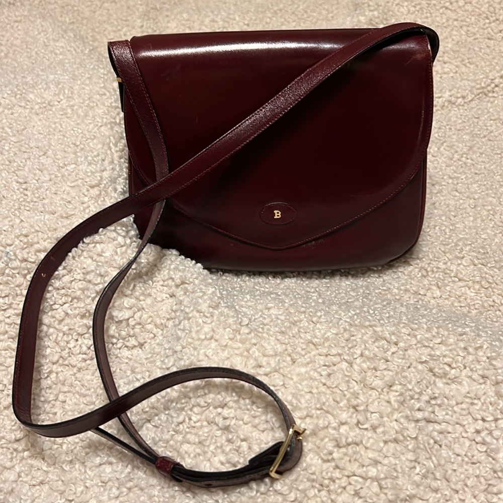 VINTAGE BALLY Crossbody ALL LEATHER exterior and interior. DEEP RICH BROWN CUTE!